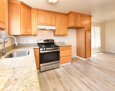 2716 Adeline St - Photo Thumbnail 5
