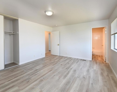 2716 Adeline St - Photo Thumbnail 11