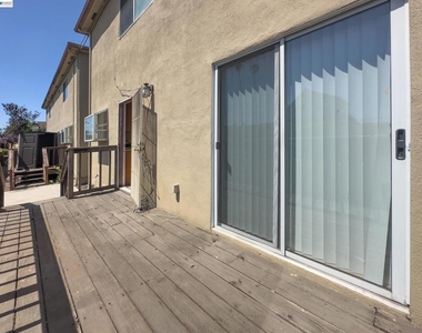 2716 Adeline St - Photo Thumbnail 20