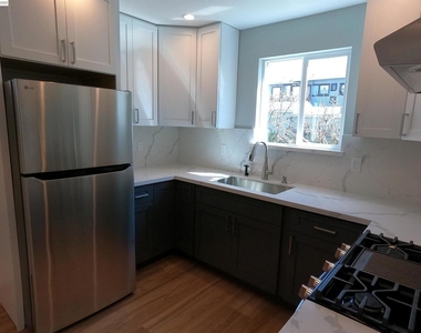 720 Foothill Blvd - Photo Thumbnail 2