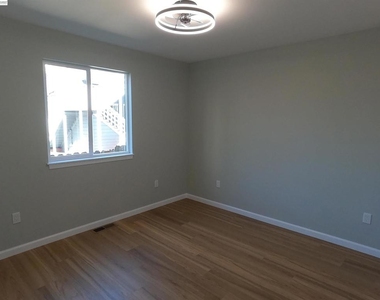 720 Foothill Blvd - Photo Thumbnail 15
