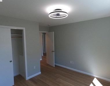 720 Foothill Blvd - Photo Thumbnail 12