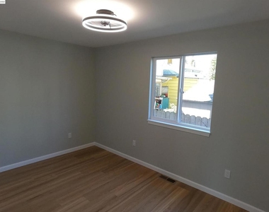 720 Foothill Blvd - Photo Thumbnail 18