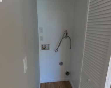 720 Foothill Blvd - Photo Thumbnail 10