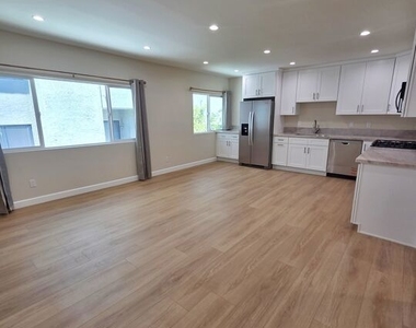 1449 Butler Ave - Photo Thumbnail 3