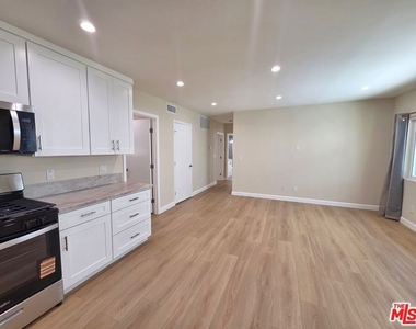 1449 Butler Ave - Photo Thumbnail 2