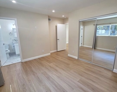 1449 Butler Ave - Photo Thumbnail 4