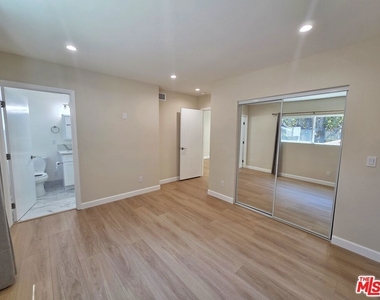 1449 Butler Ave - Photo Thumbnail 5