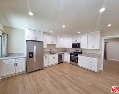 1449 Butler Ave - Photo Thumbnail 1