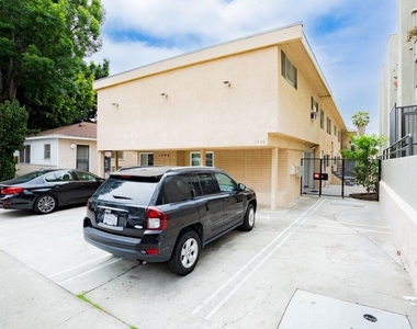 1449 Butler Ave - Photo Thumbnail 13
