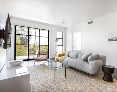 5800 Harold Way - Photo Thumbnail 2