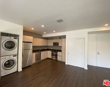 5800 Harold Way - Photo Thumbnail 5
