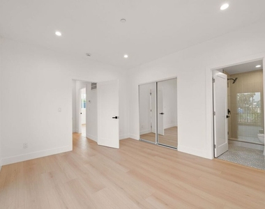913 N Hobart Boulevard - Photo Thumbnail 10