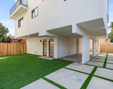 913 N Hobart Boulevard - Photo Thumbnail 21
