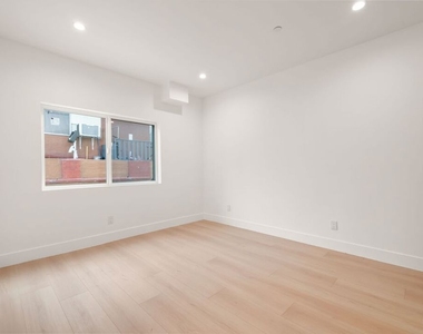 913 N Hobart Boulevard - Photo Thumbnail 12