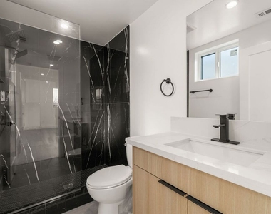 913 N Hobart Boulevard - Photo Thumbnail 9