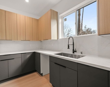 913 N Hobart Boulevard - Photo Thumbnail 2
