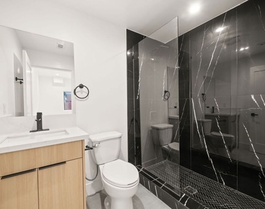 913 N Hobart Boulevard - Photo Thumbnail 16