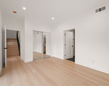 913 N Hobart Boulevard - Photo Thumbnail 17