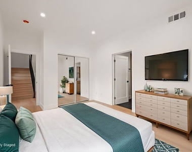 913 N Hobart Boulevard - Photo Thumbnail 18