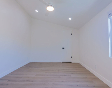 2757 Andreo Avenue - Photo Thumbnail 21