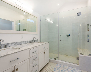 444 S Roxbury Drive - Photo Thumbnail 18