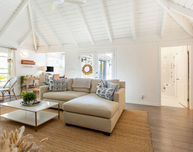 444 S Roxbury Drive - Photo Thumbnail 6