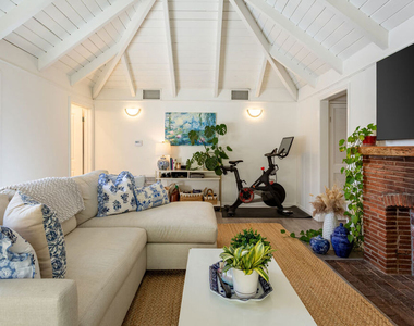 444 S Roxbury Drive - Photo Thumbnail 2