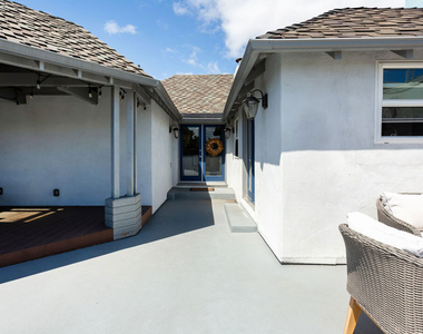 444 S Roxbury Drive - Photo Thumbnail 25