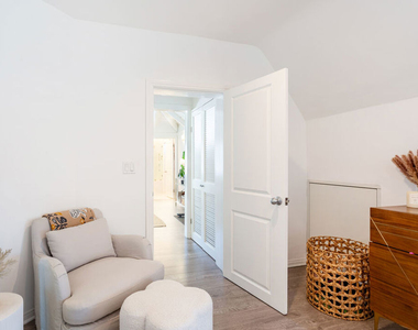 444 S Roxbury Drive - Photo Thumbnail 17