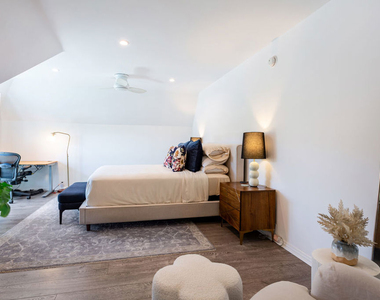 444 S Roxbury Drive - Photo Thumbnail 13
