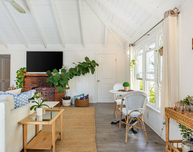 444 S Roxbury Drive - Photo Thumbnail 5