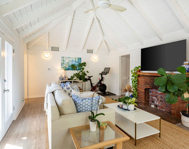 444 S Roxbury Drive - Photo Thumbnail 3