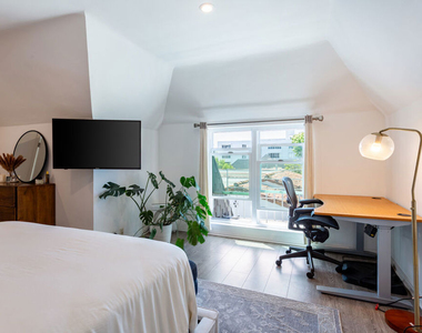 444 S Roxbury Drive - Photo Thumbnail 15