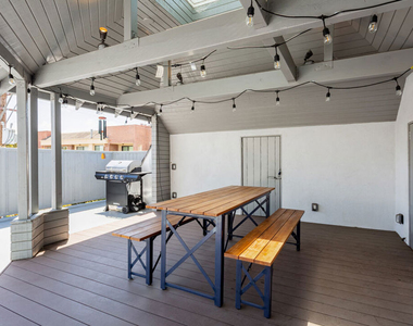 444 S Roxbury Drive - Photo Thumbnail 21