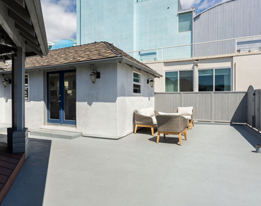 444 S Roxbury Drive - Photo Thumbnail 24