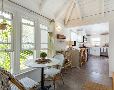 444 S Roxbury Drive - Photo Thumbnail 7