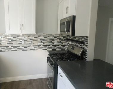 213 S Alexandria Avenue - Photo Thumbnail 6