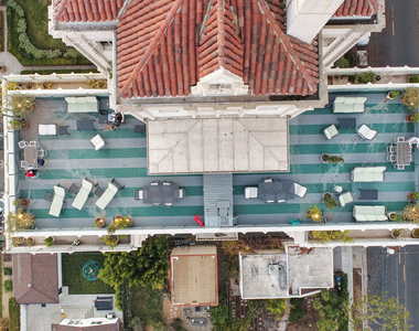 450 N Rossmore Avenue - Photo Thumbnail 1