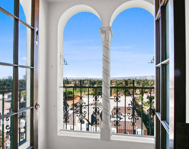 450 N Rossmore Avenue - Photo Thumbnail 10