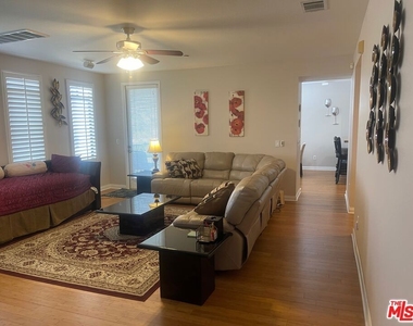 5625 Crescent Parkway - Photo Thumbnail 5