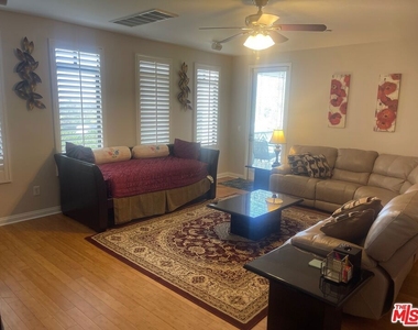 5625 Crescent Parkway - Photo Thumbnail 4