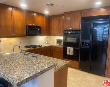 5625 Crescent Parkway - Photo Thumbnail 7