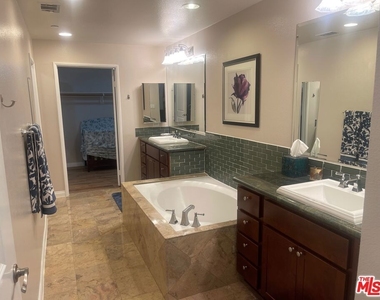 5625 Crescent Parkway - Photo Thumbnail 15