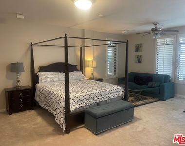 5625 Crescent Parkway - Photo Thumbnail 14