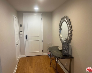 5625 Crescent Parkway - Photo Thumbnail 3