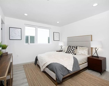 945 N Oxford Avenue - Photo Thumbnail 8