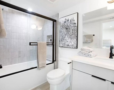 945 N Oxford Avenue - Photo Thumbnail 10