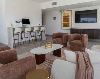 750 S Kingsley Drive - Photo Thumbnail 4