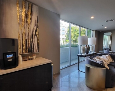 750 S Kingsley Drive - Photo Thumbnail 2